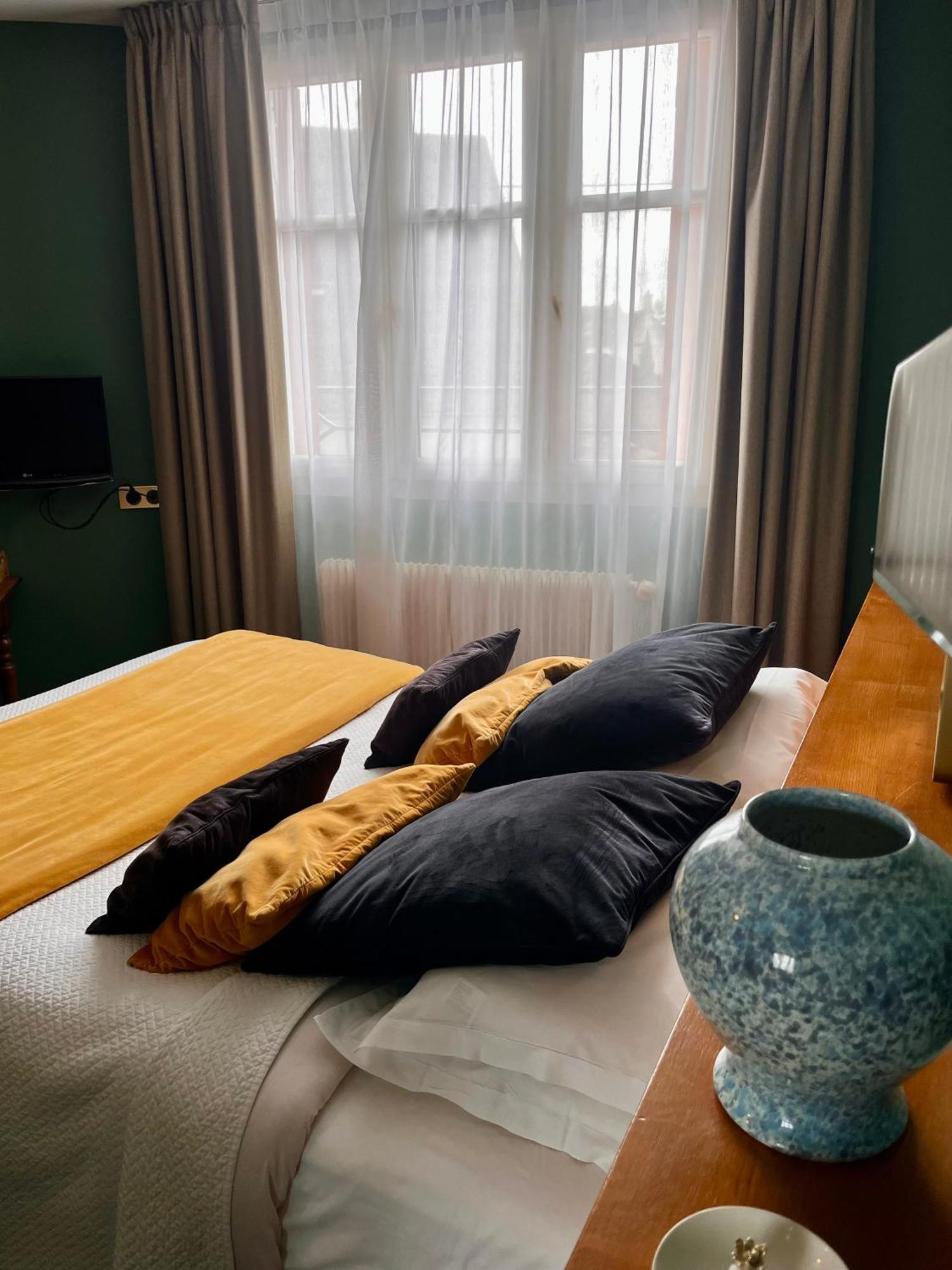 Le Temeraire Hotel Charolles Bagian luar foto