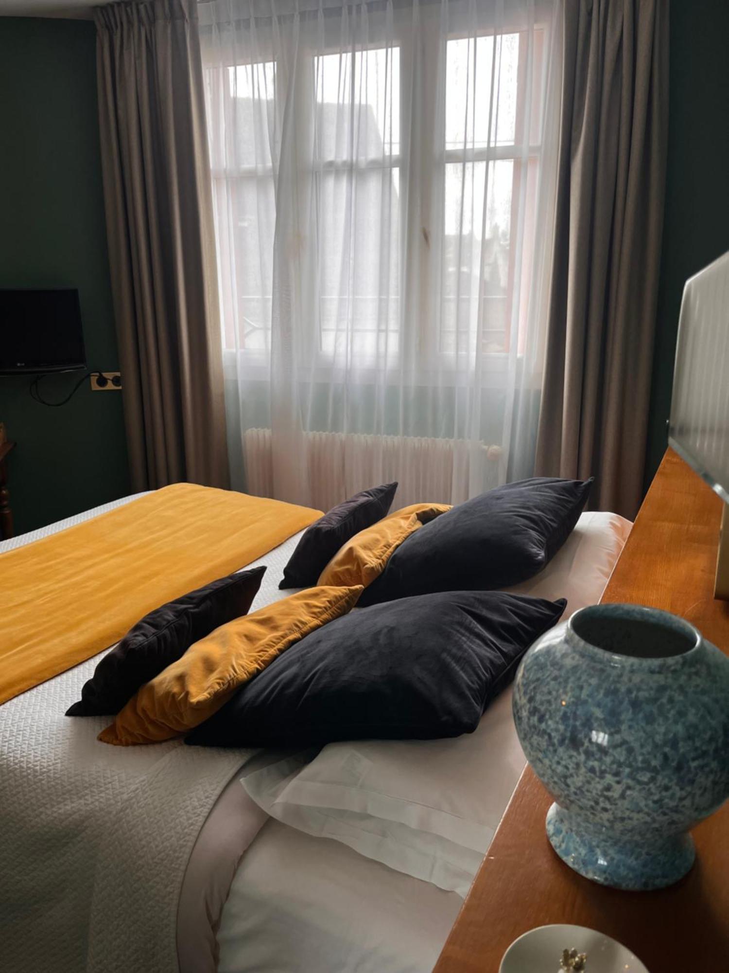 Le Temeraire Hotel Charolles Bagian luar foto