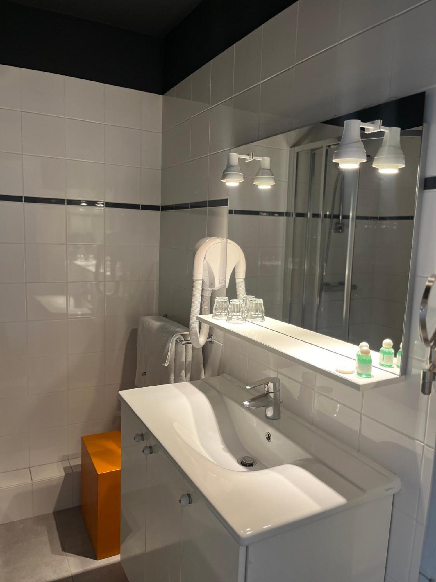 Le Temeraire Hotel Charolles Bagian luar foto