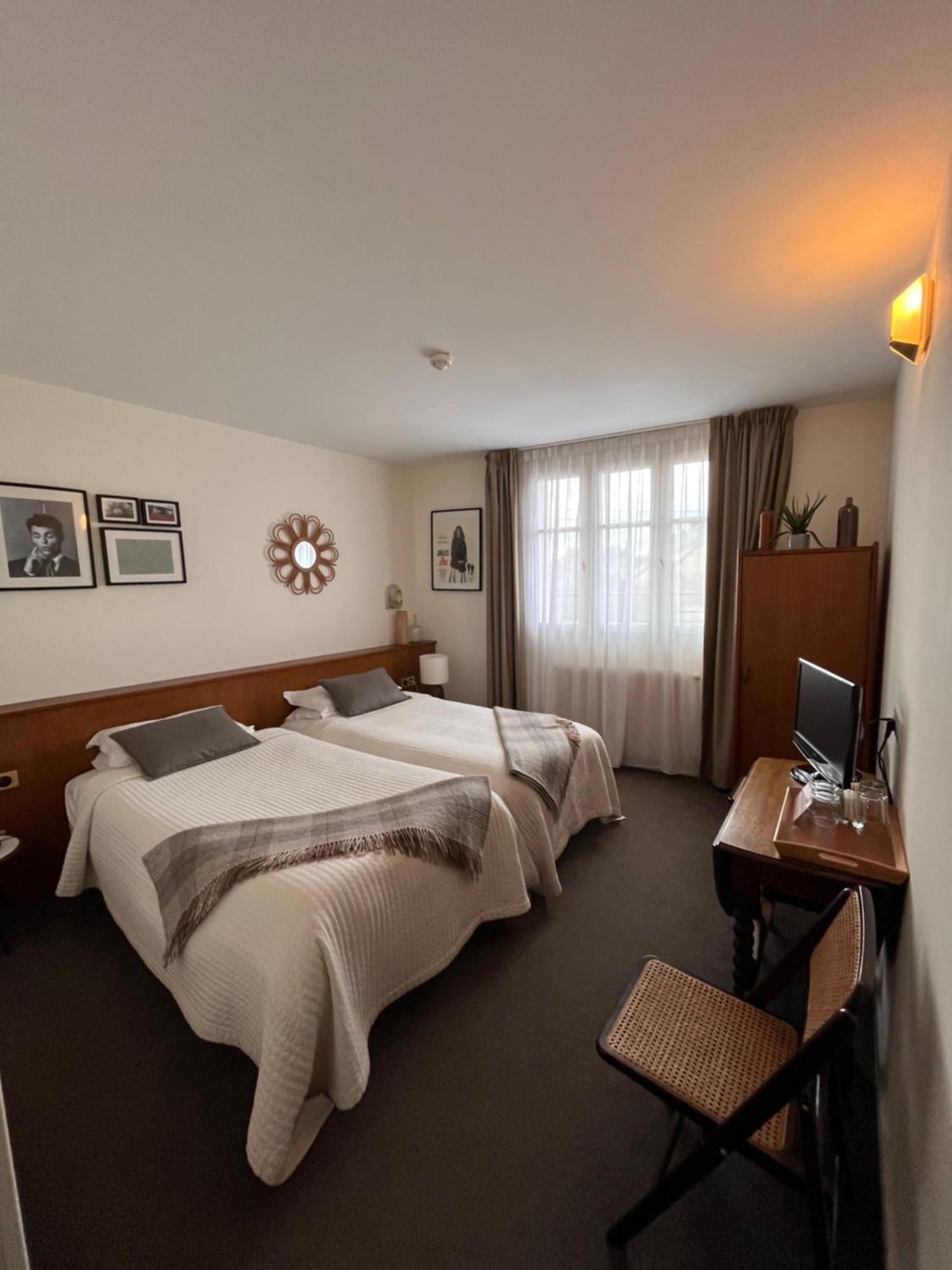 Le Temeraire Hotel Charolles Bagian luar foto
